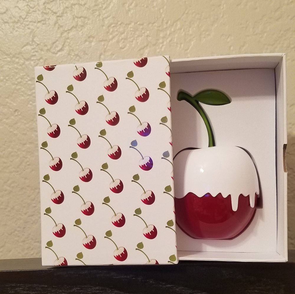 Like New KKW Kimoji Cherry 🍒